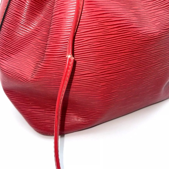 Authentic Louis Vuitton Noe Epi Red Bucket Tote Bag Draw String Close - Picture 13 of 16